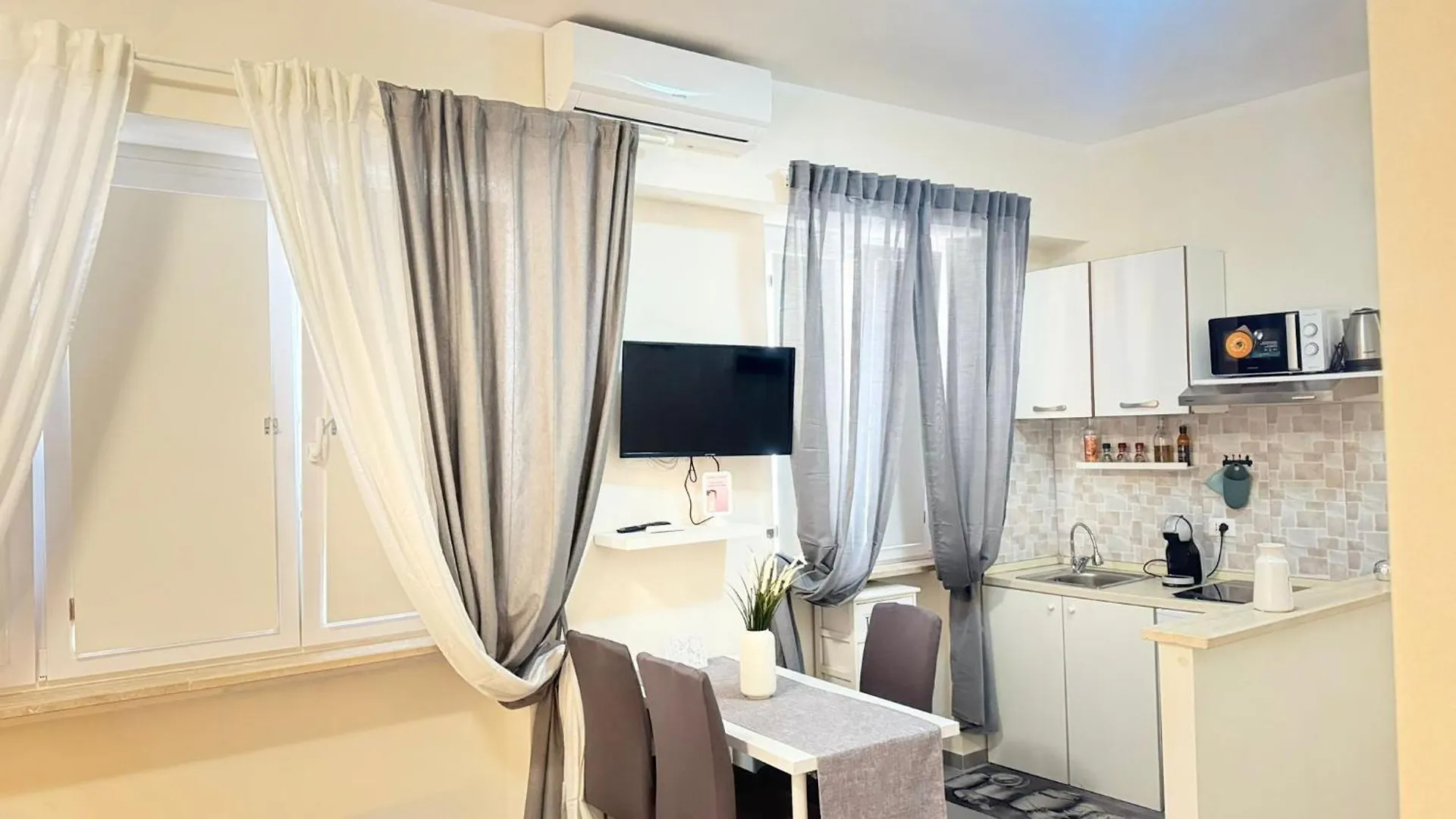 Gemelli Tre Hotel Rome 0*,  Italy